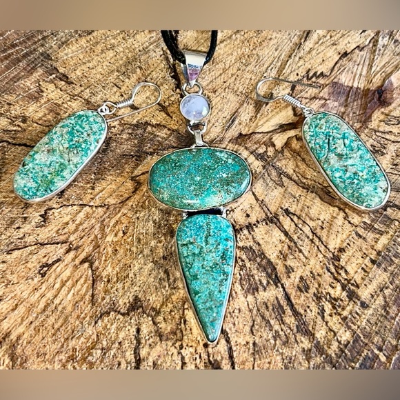 Crystal Pairing of Chrysocolla & Rainbow Moonstone Pendant & Earrings - Picture 5 of 8